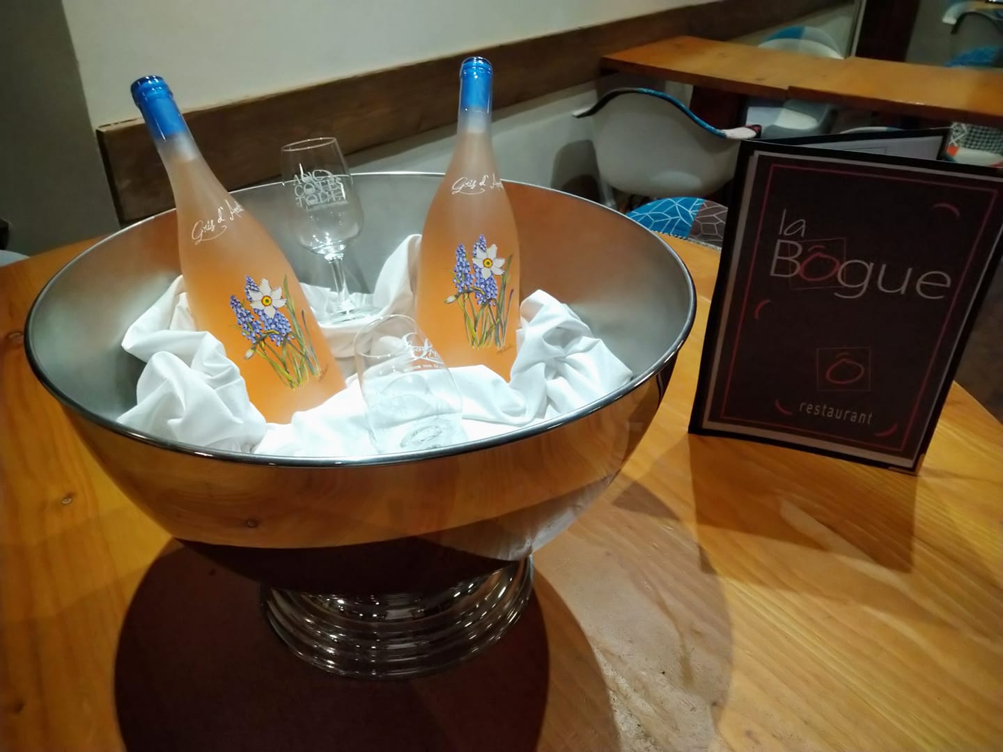 Rosé au seau, en salle